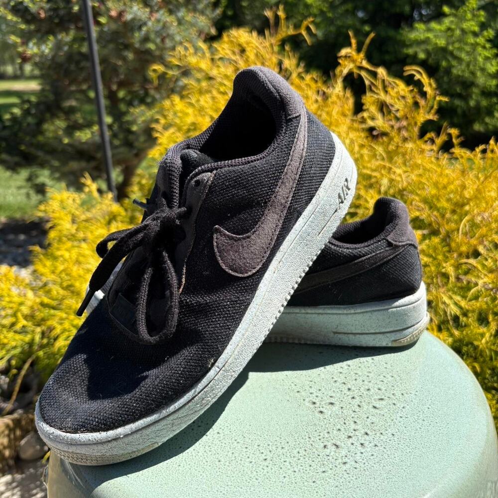 Boys Nike Air Force 1-Navy and Black-size 6Y